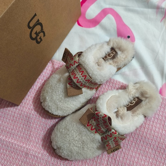 UGG White Sheepskin And Shearling Closed-Toe Plush Slippers - Picture 6 of 6